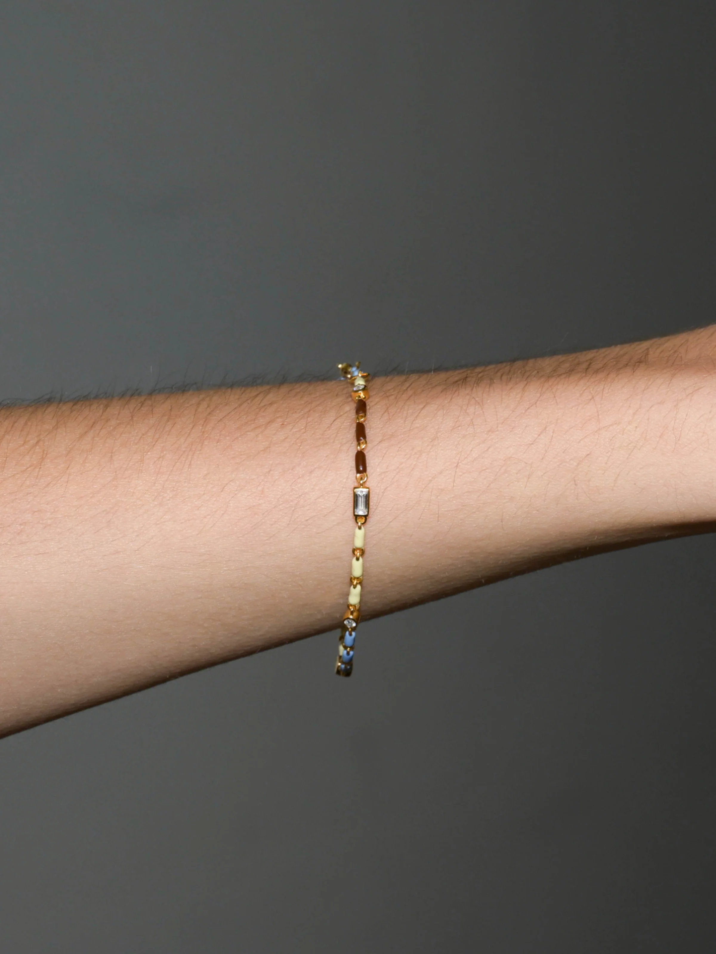 ENAMEL MOISSANITE BRACELET IN LUNE, 18K GOLD VERMEIL - Image 2