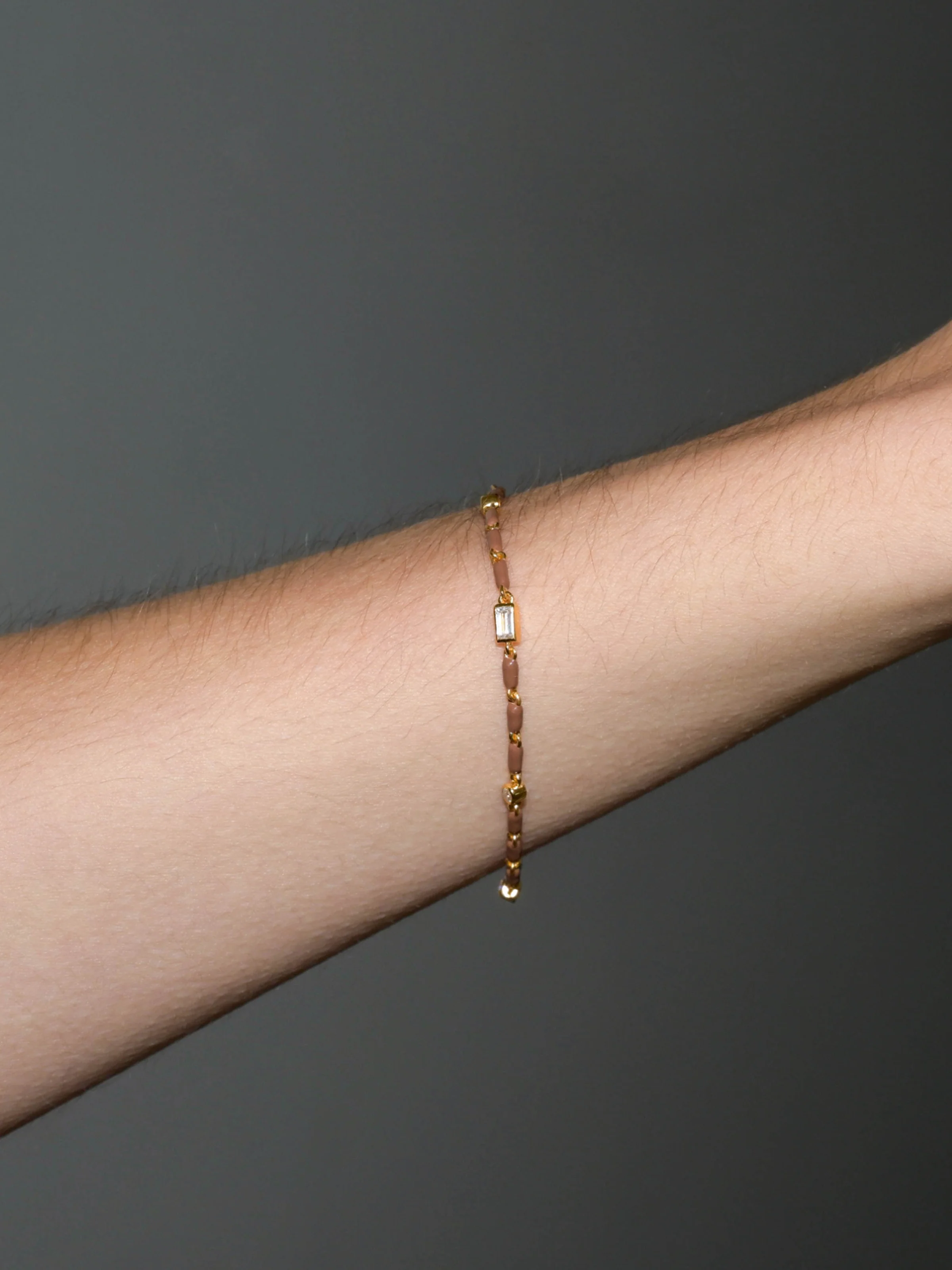 ENAMEL MOISSANITE BRACELET IN NOISETTE, 18K GOLD VERMEIL - Image 2