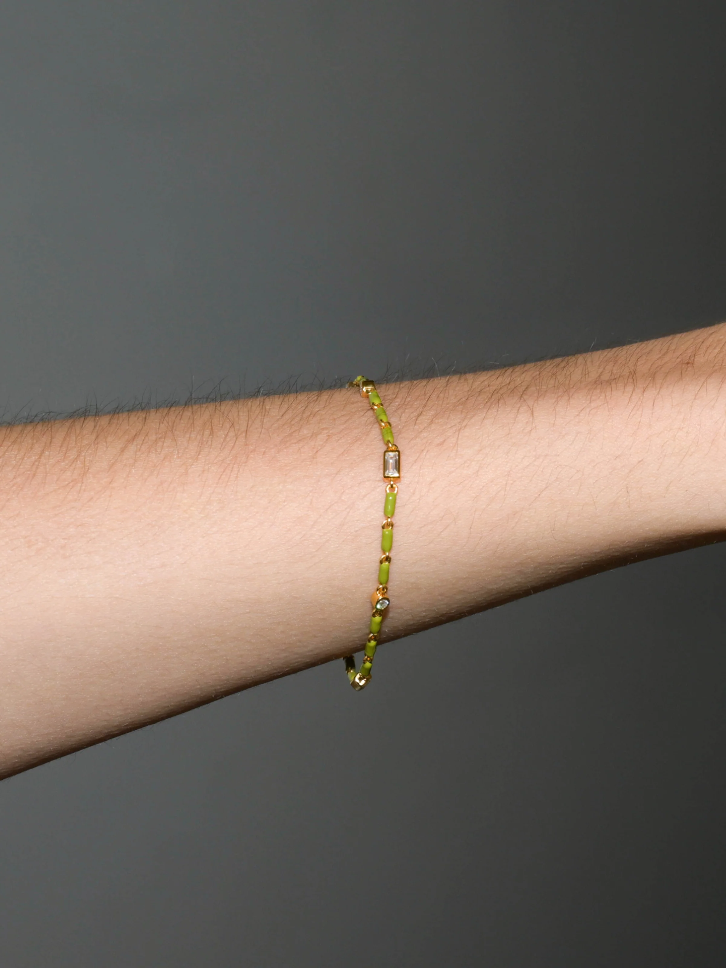 ENAMEL MOISSANITE BRACELET IN OLIVE, 18K GOLD VERMEIL - Image 2