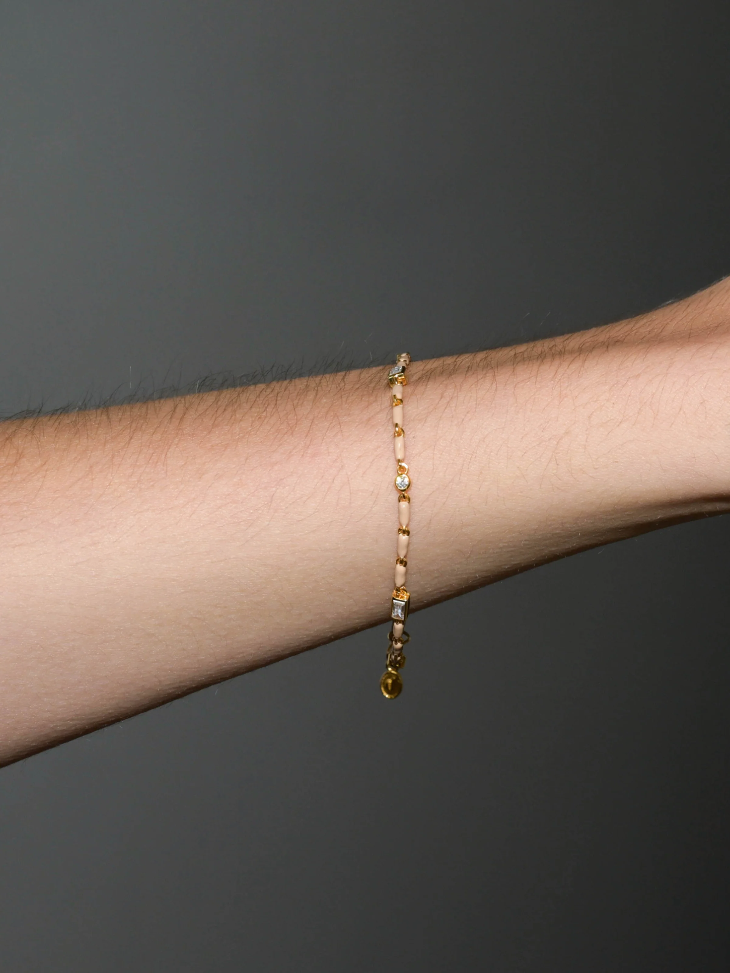 ENAMEL MOISSANITE BRACELET IN SABLE, 18K GOLD VERMEIL - Image 2