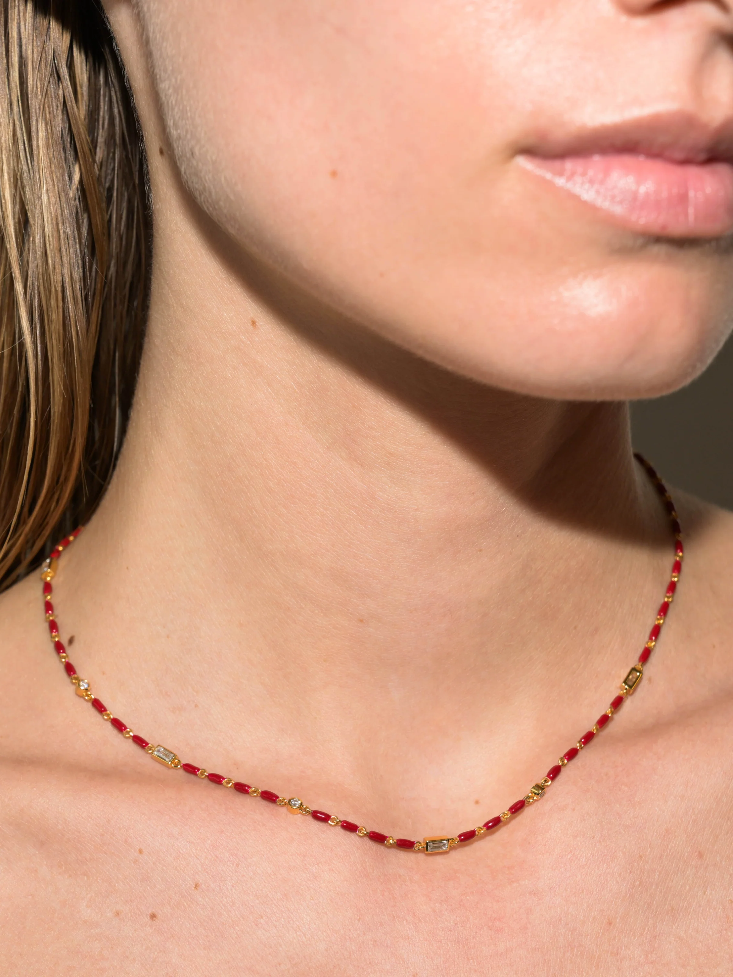 ENAMEL MOISSANITE NECKLACE IN BORDEAUX, 18K GOLD VERMEIL - Image 3