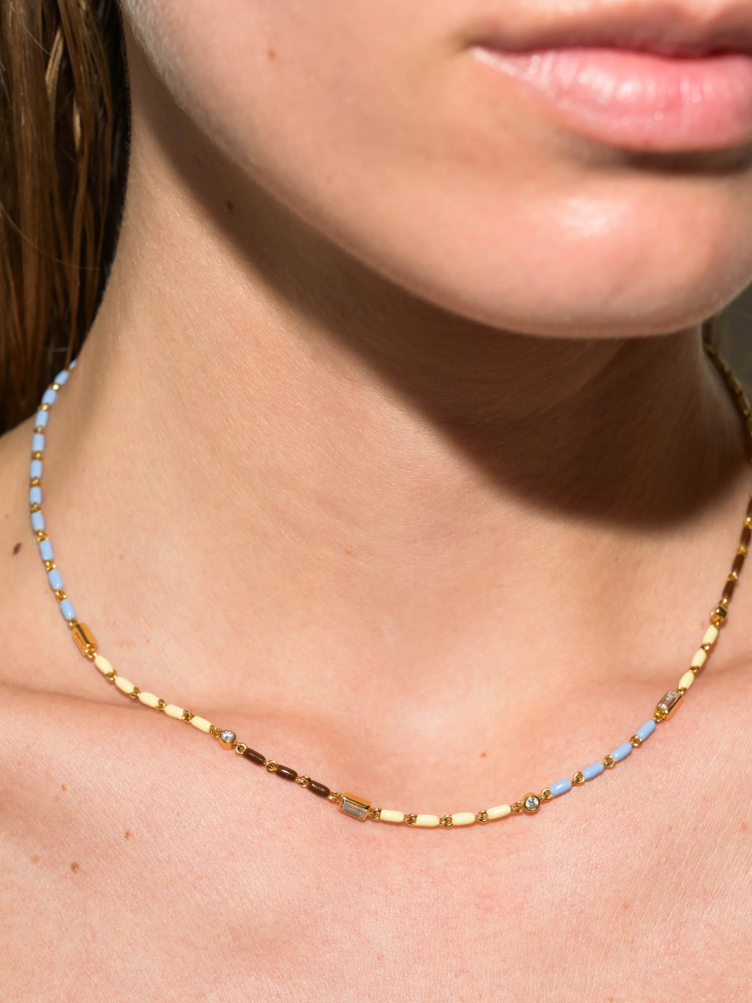 ENAMEL MOISSANITE NECKLACE IN LUNE, 18K GOLD VERMEIL - Image 3