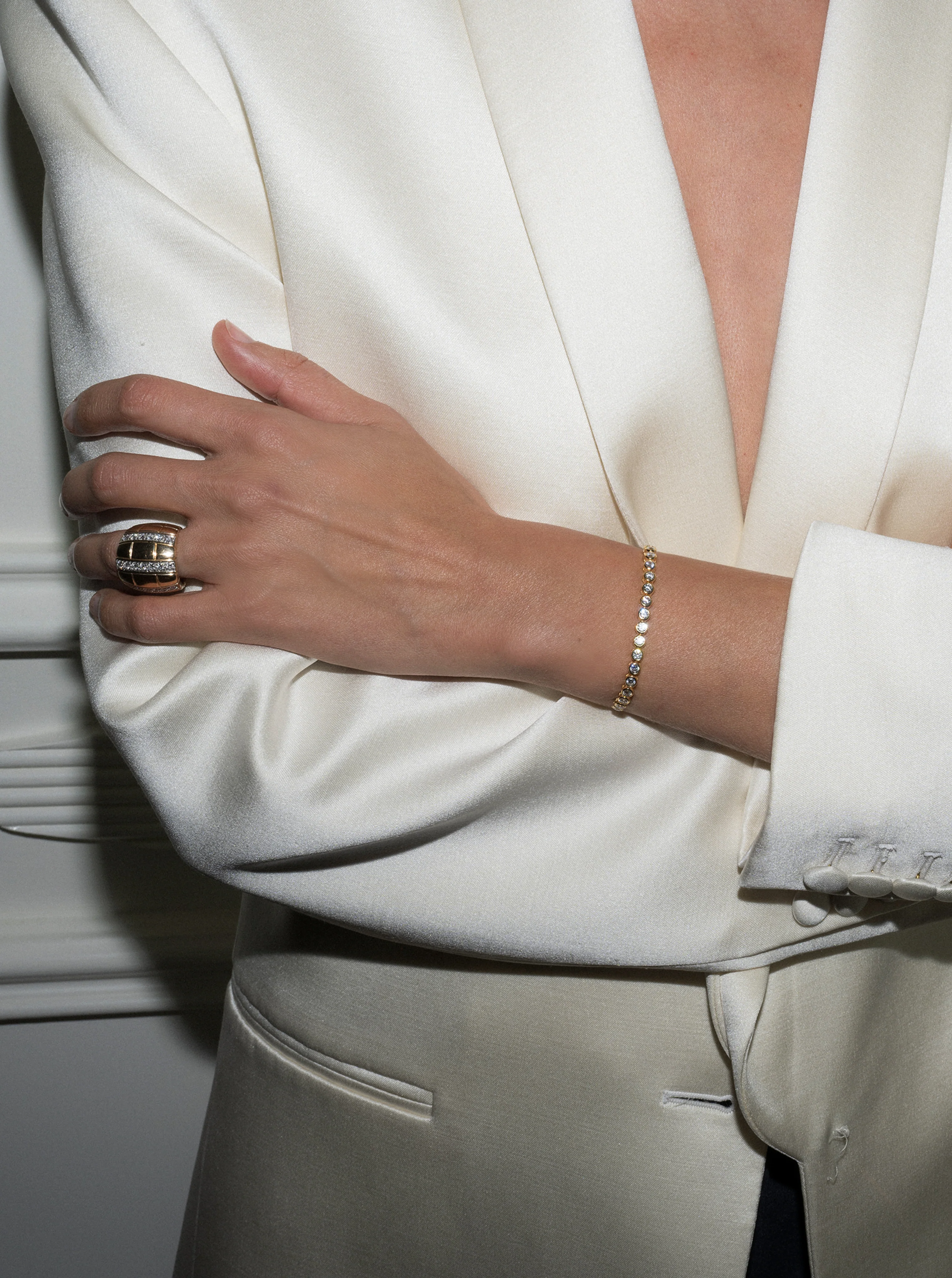 JAMES BEZEL RIVIÈRE BRACELET IN LAB WHITE SAPPHIRE, 18K GOLD VERMEIL - Image 3