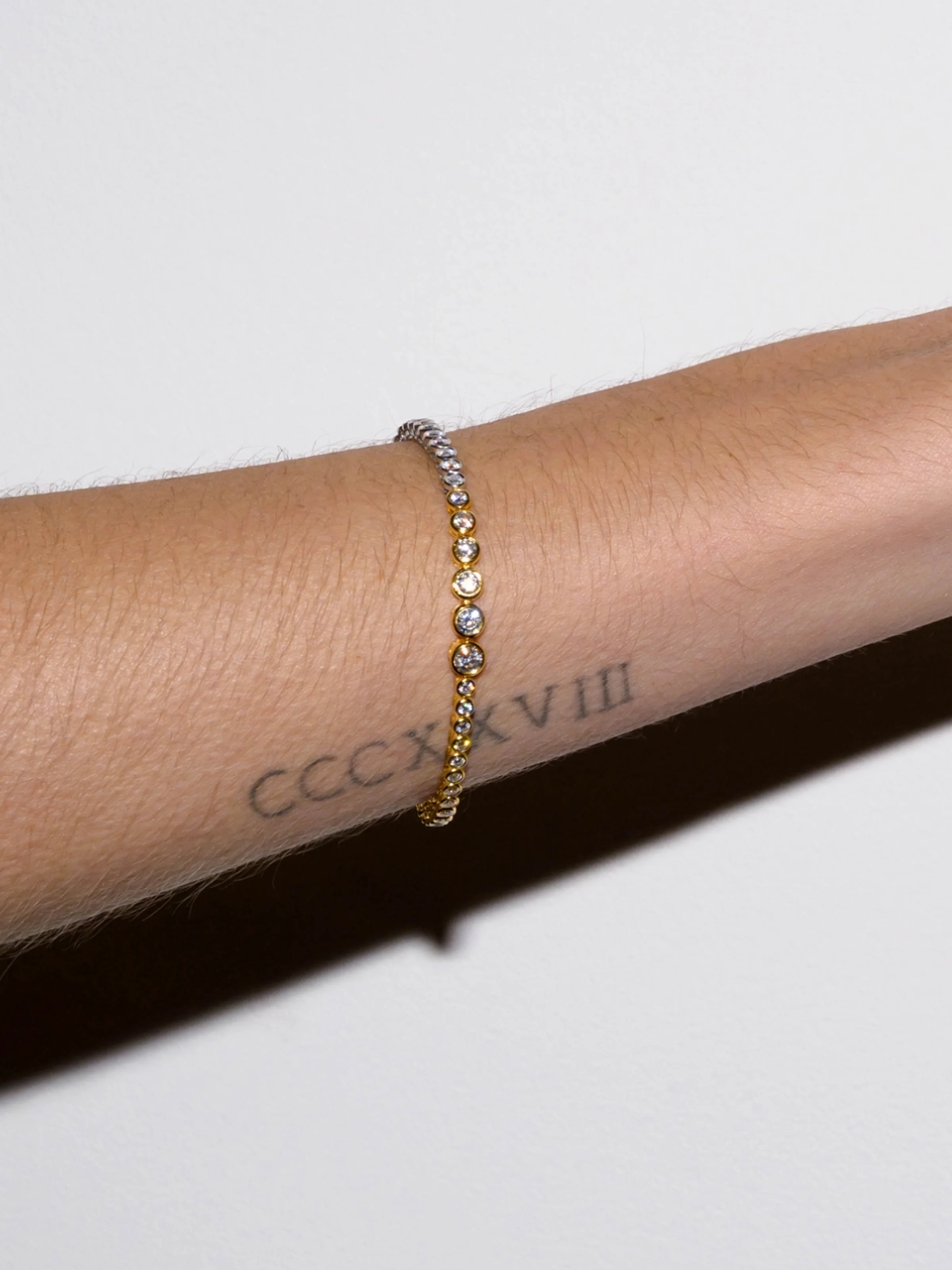 JAMES TWO-TONE GRADUATED BEZEL RIVIÈRE BRACELET IN MOISSANITE - Image 3